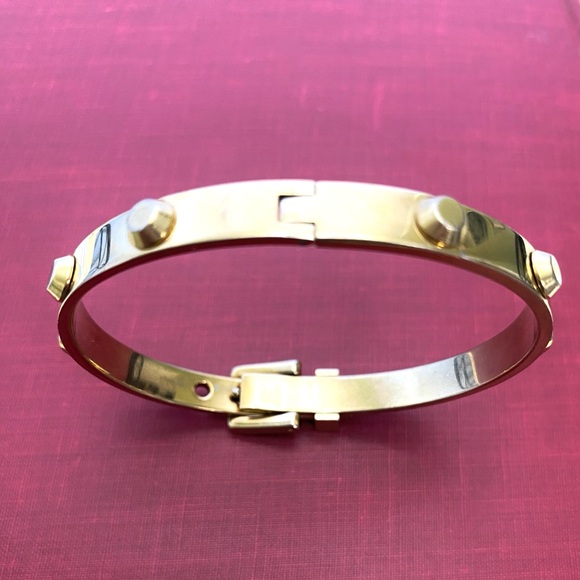 Michael Kors Women’s Gold Tone Astor Belt Motif Hinged Bangle Bracelet - Picture 6 of 8